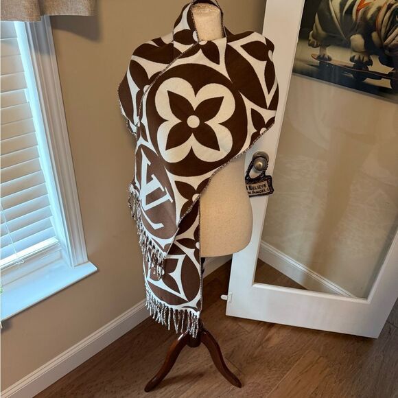 LV Brown and White Patterned Shawl/ Scarf  with Fringe - Picture 1 of 3
